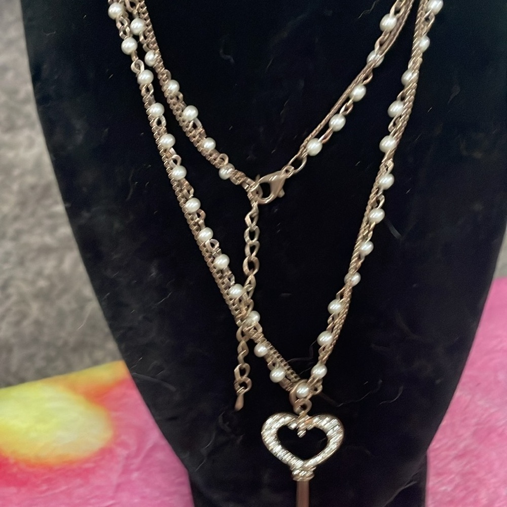 Vintage faux pearl with rhinestone Key Pendant Necklace 34” - Picture 4 of 7